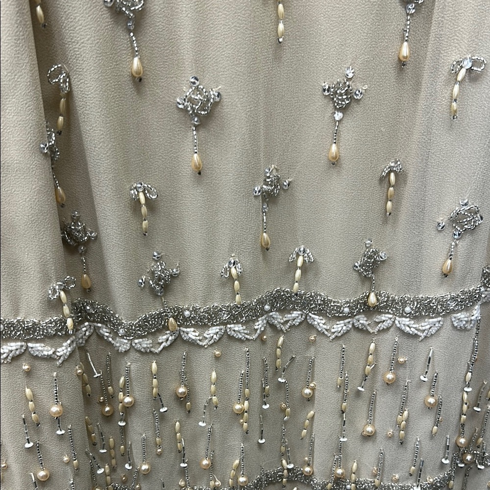 Elegant Cream Beaded Dress. Gently worn at wedding Fits right in all the places - Picture 4 of 4
